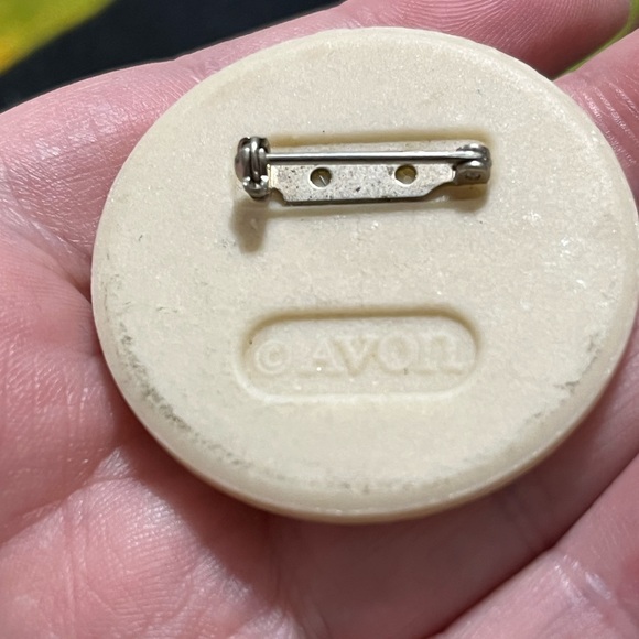 VTG Cottagecore Signed Avon Spring Bouquet Floral Porcelain Costume Brooch - Picture 5 of 5